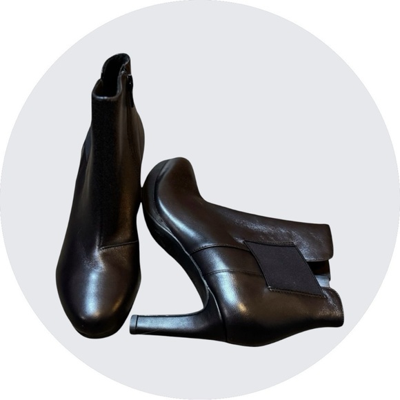 NWOB Clarks Black Leather Ankle Boots - Size 7 - New Without Box - Picture 3 of 4